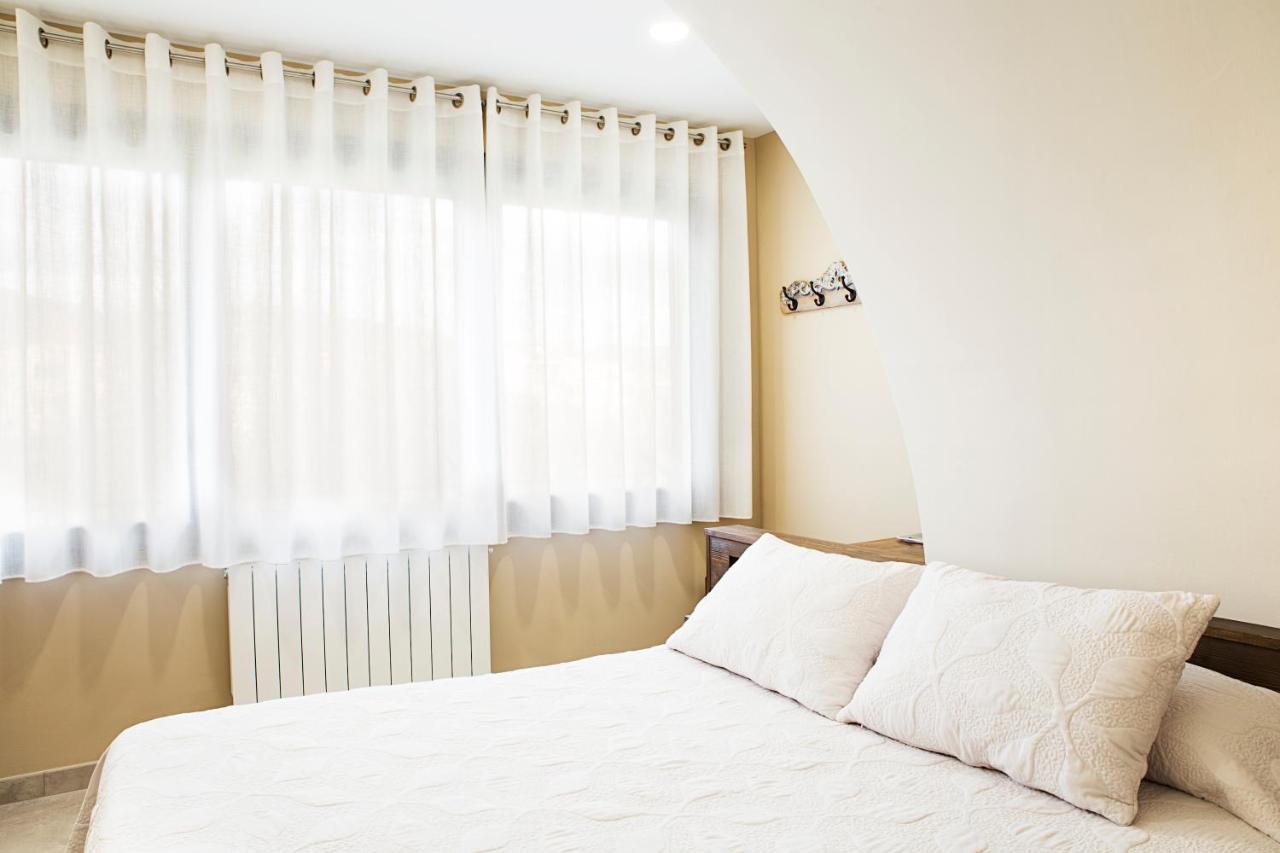 Habitacions Placa Major Санта-Пау Экстерьер фото